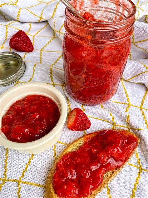 How many sugar are in strawberry preserves - calories, carbs, nutrition